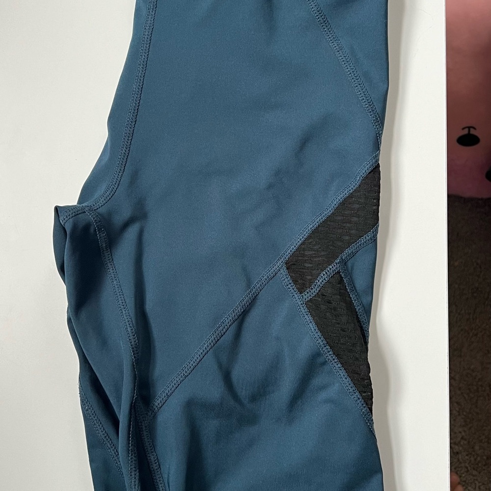 Workout capri pants - Picture 2 of 3